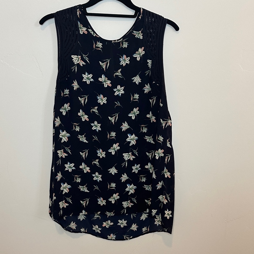 Daniel Rainn Navy Floral Sleeveless Blouse With Lace Trim Size Large